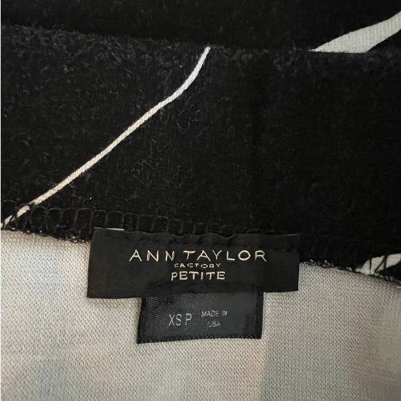 Ann Taylor Factory Sweater Skirt in Black and White Floral Size XS Petite - Picture 4 of 5